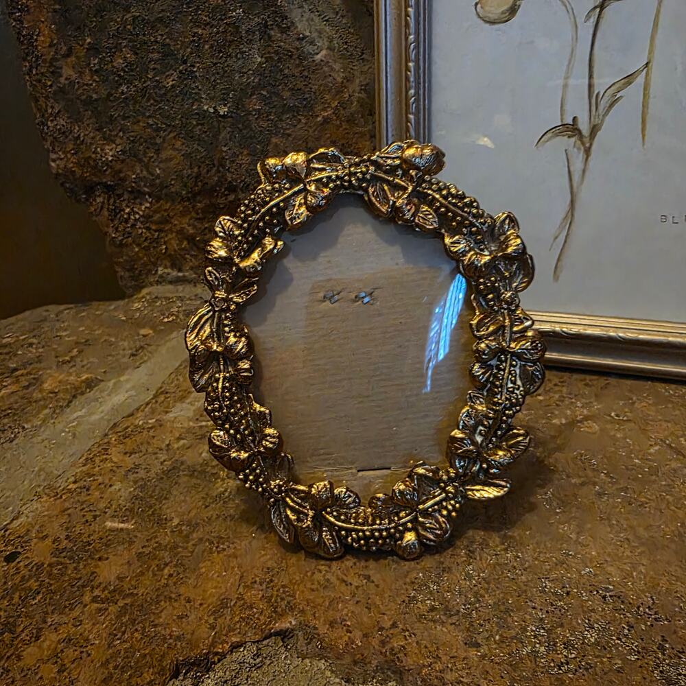 Gilded Gold Metal Heavy Picture Frame Floral Bow Cottagecore Grandma MCM Small